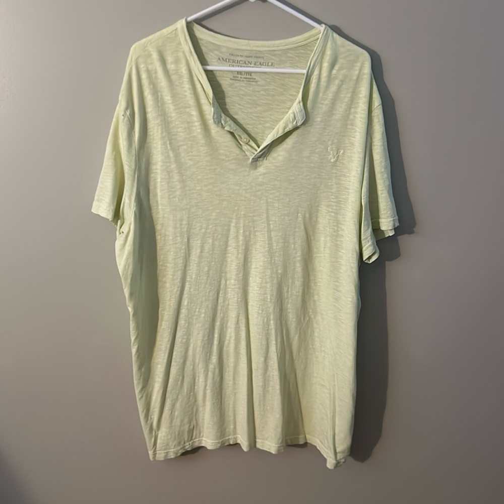 Like new men’s American eagle button-down V-neck T-shirt